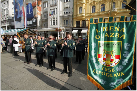 15. međunarodni festival čipke / trg bana jelačića, zagreb