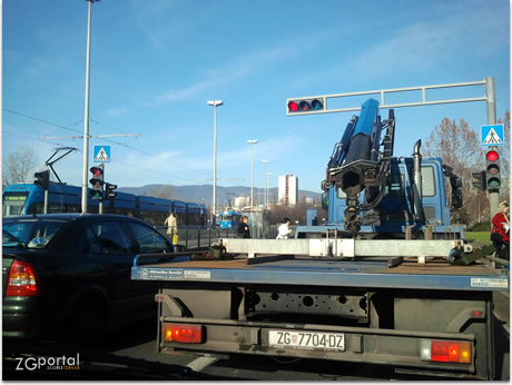 pauk vozilo - zagrebparking / avenija marina držića, zagreb