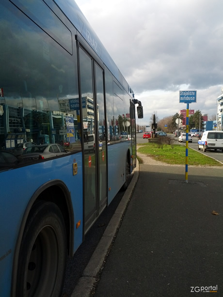 zglobni autobus / zagrebački električni tramvaj