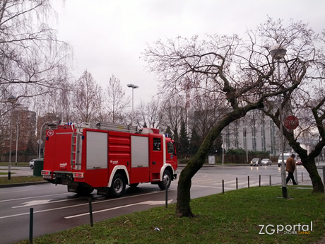 vatrogasno vozilo / ulica božidara magovca, travno, zagreb