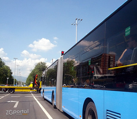 mercedes citaro / križanje avenije dubrovnik i ulice sr njemačke, zagreb