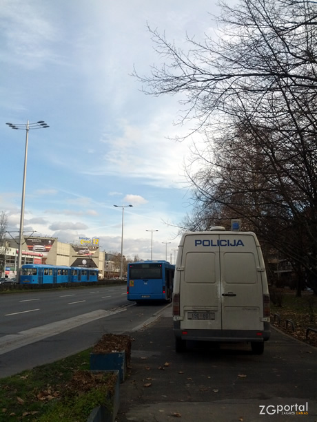 policijski kombi / avenija dubrovnik, siget, zagreb