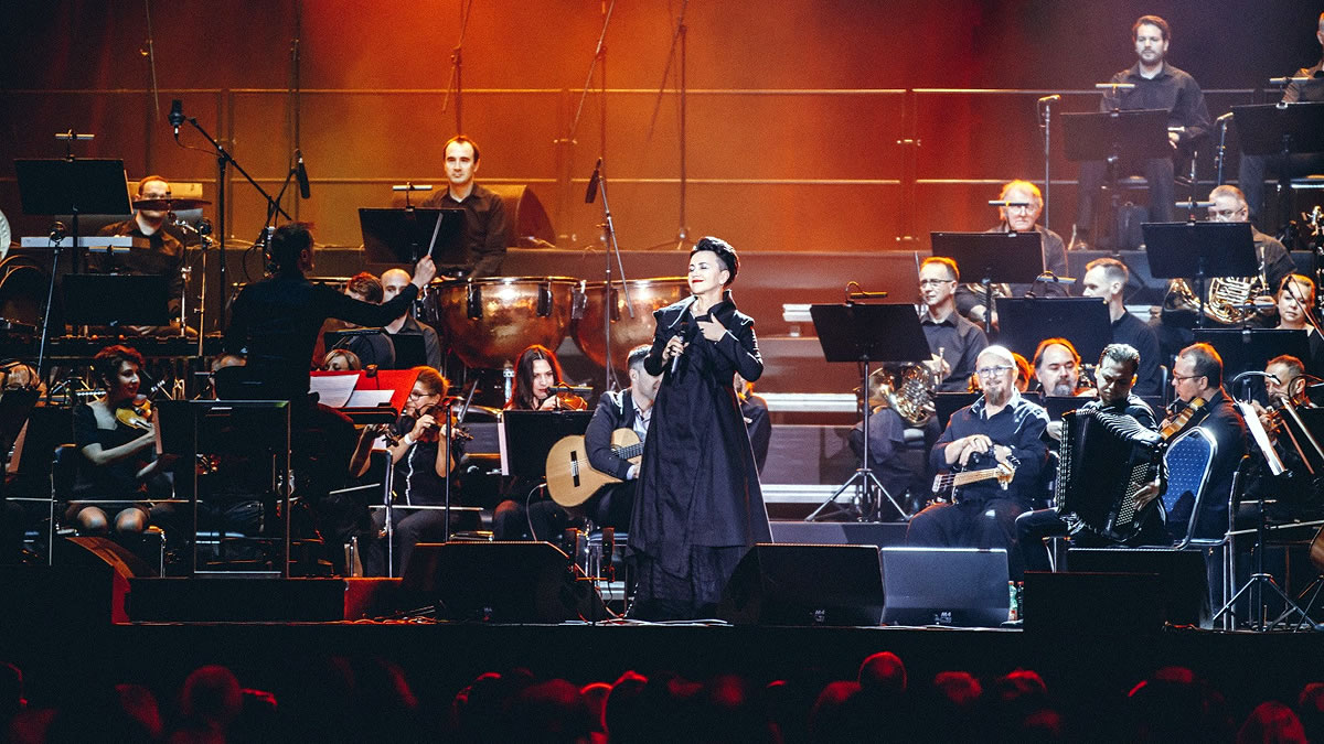 amira medunjanin & simfonijski orkestar hrt | arena zagreb | foto: nikola knežević | 2023.